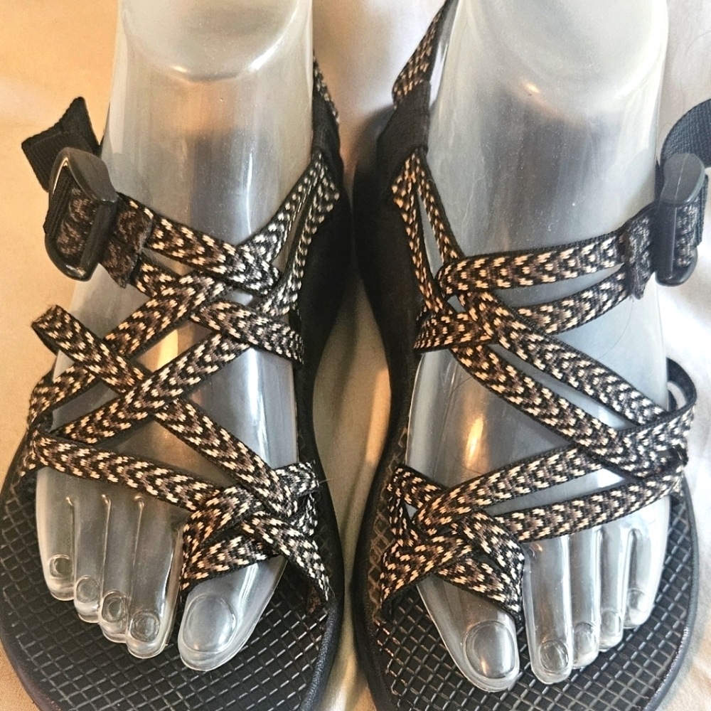 Chaco Women's ZX2 Classic 7M Black & White Athletic Arch Support EUC - Picture 7 of 7